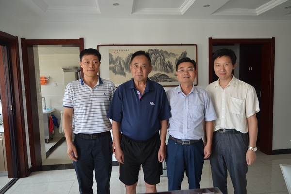 对各位退役军人"八一"建军节表示节日的祝贺,感谢大家为滁州中学作出